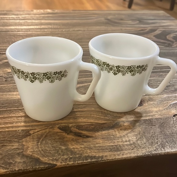 Pyrex Other - Pyrex Daisy pattern Cornell set of two vintage mugs